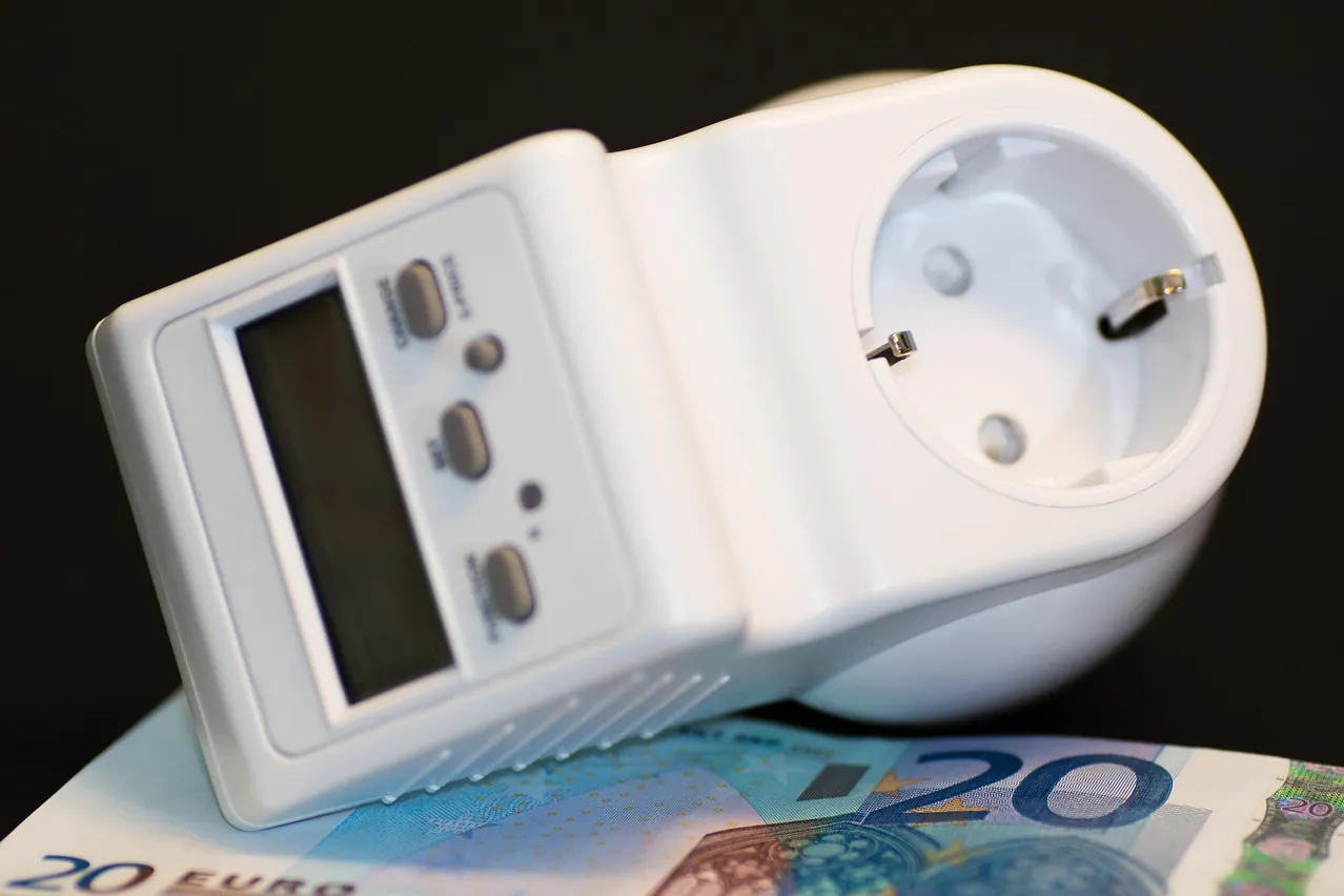 Current meter, euro, coin