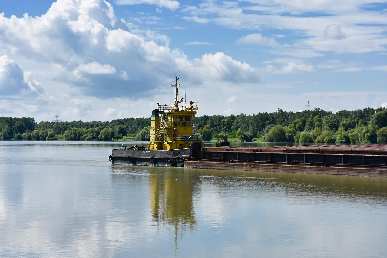 Pusher, barges, danube