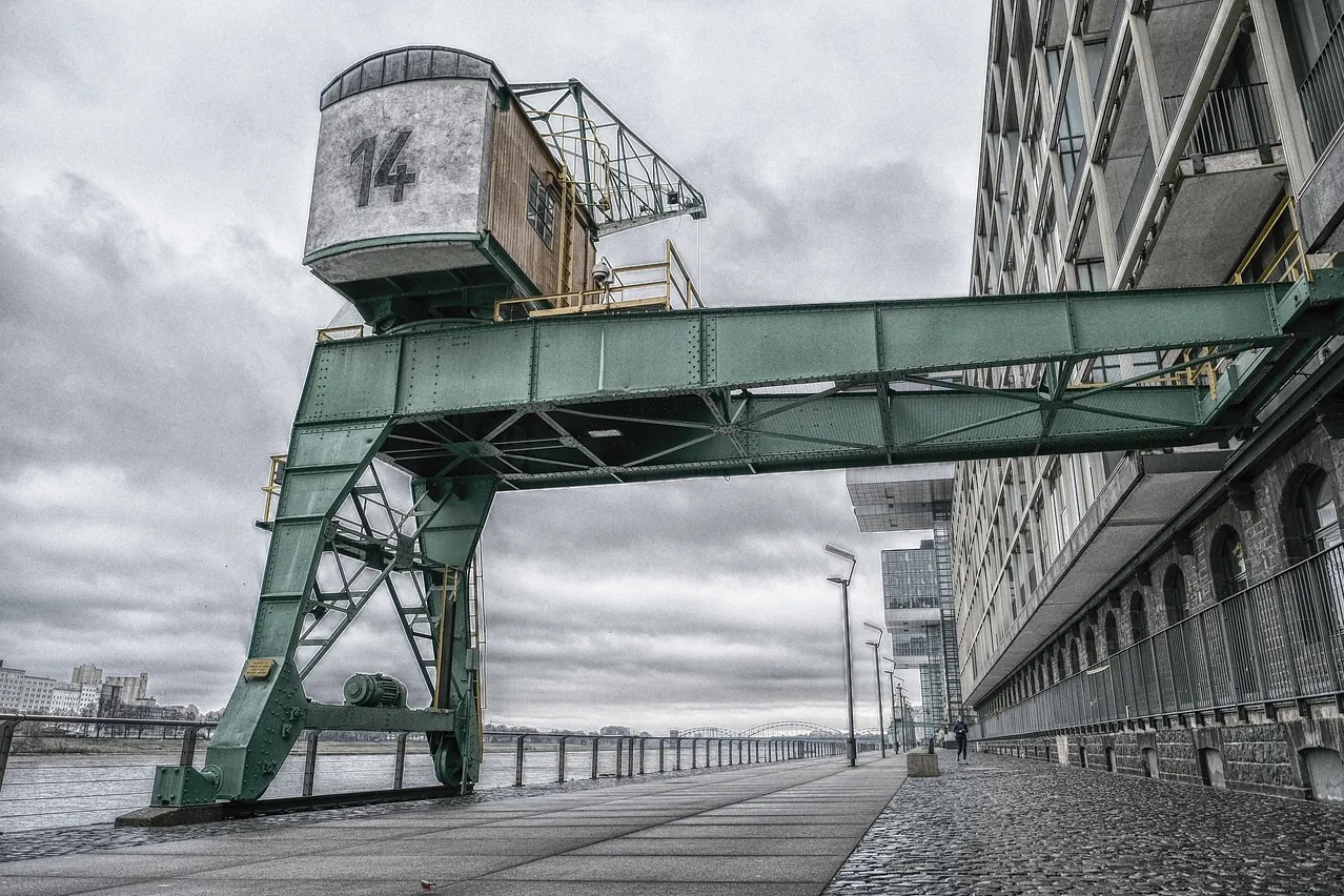 Crane, rhine, port