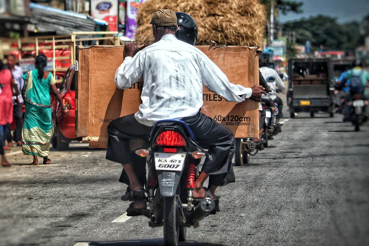 Motorcycle, package, parcel delivery