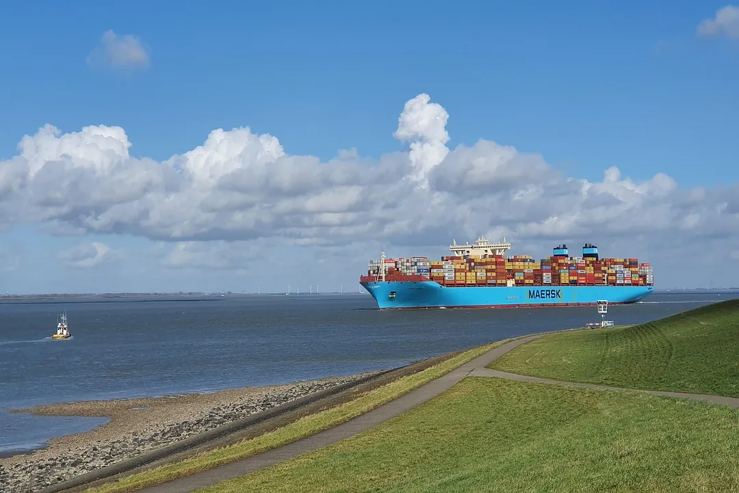 Shipping, nature, transport