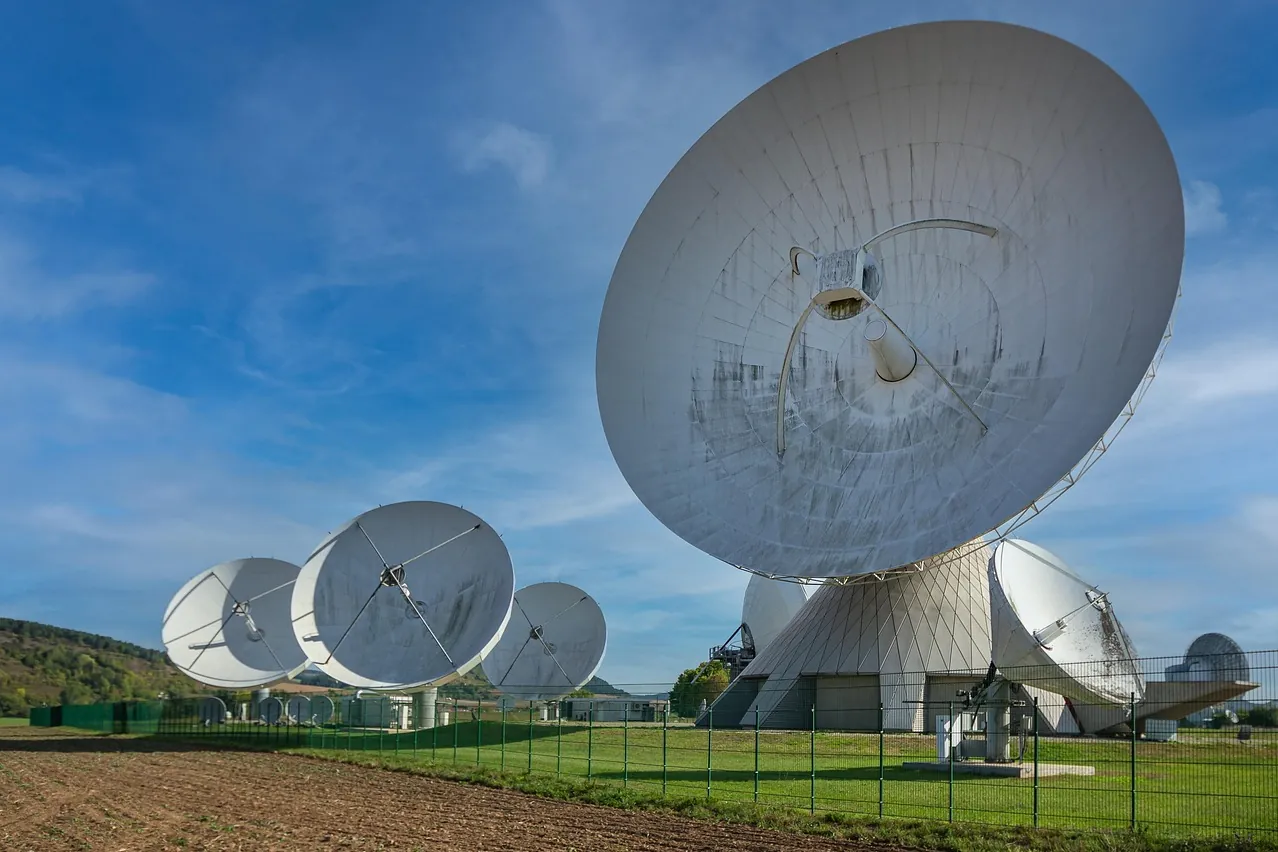 Satellite dishes, parabolic antennas, antennas