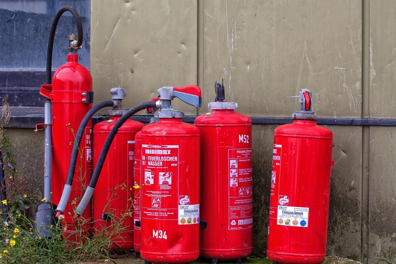 Fire extinguisher, fire, fire fighting